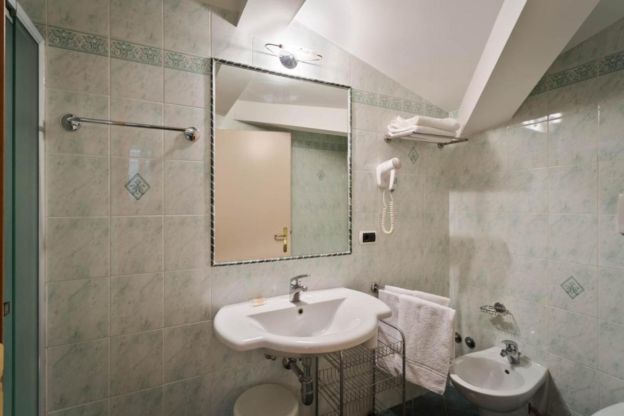 Hotel Due Laghi Padergnone Ngoại thất bức ảnh